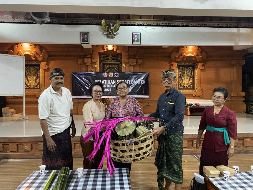 Pelatihan Serati Banten Banjar Kedaton Kesiman