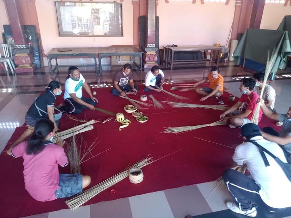 PELATIHAN MEMBUAT INGKA BERSAMA TP PKK DESA KESIMAN PETILAN